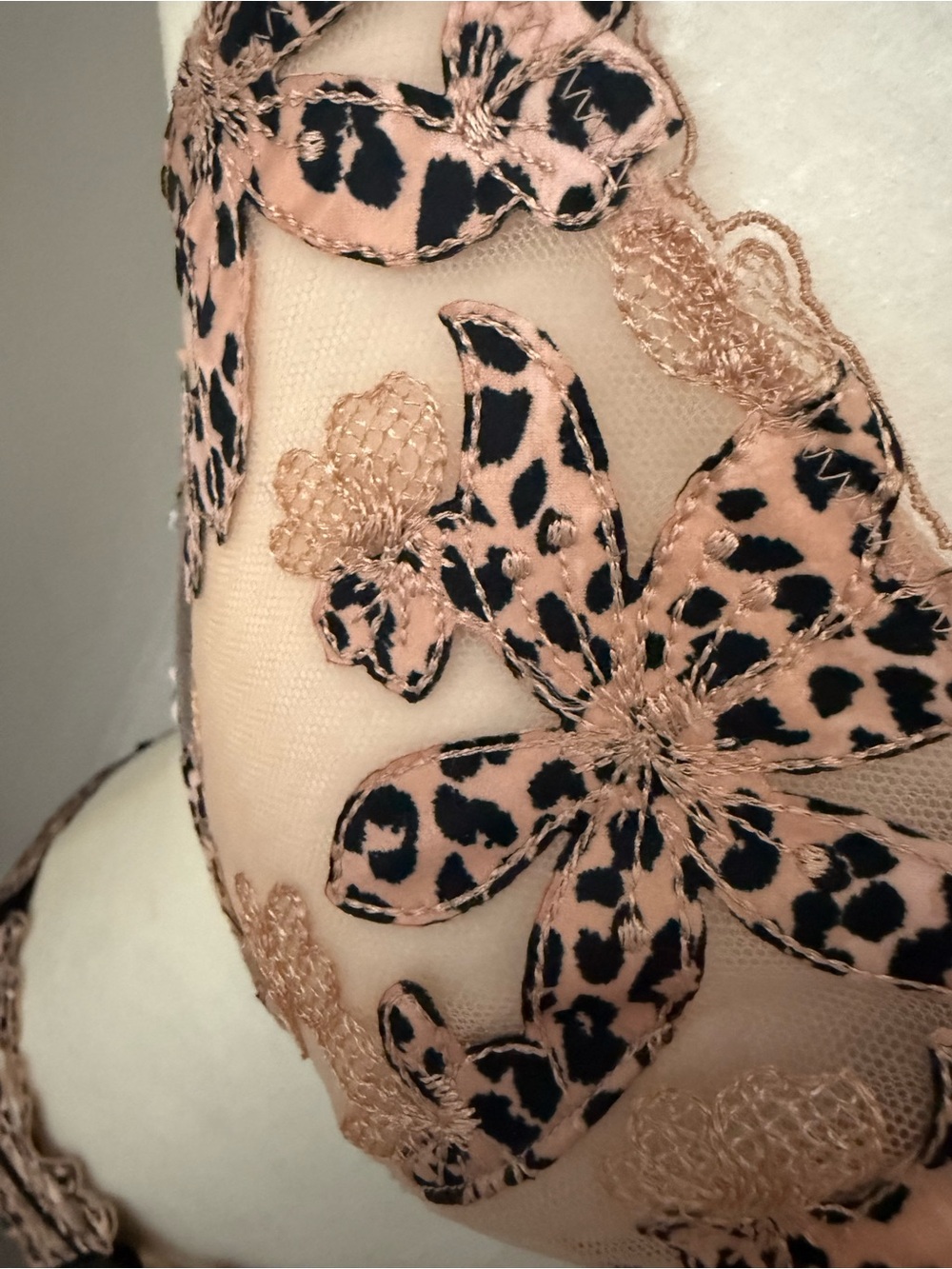 VICTORIA’S SECRET Very Sexy Bra and Garter Belt 34DD - Picture 10 of 16